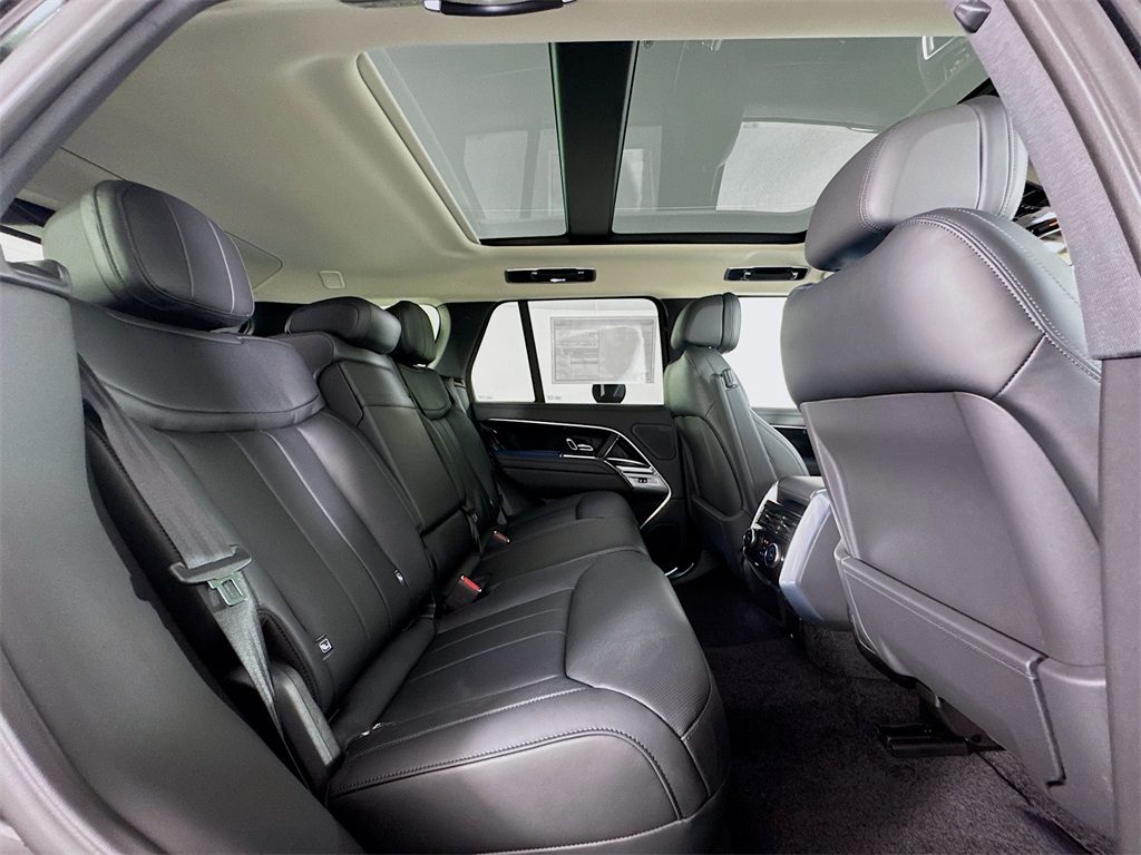 2025 Land Rover Range Rover SE photo 24