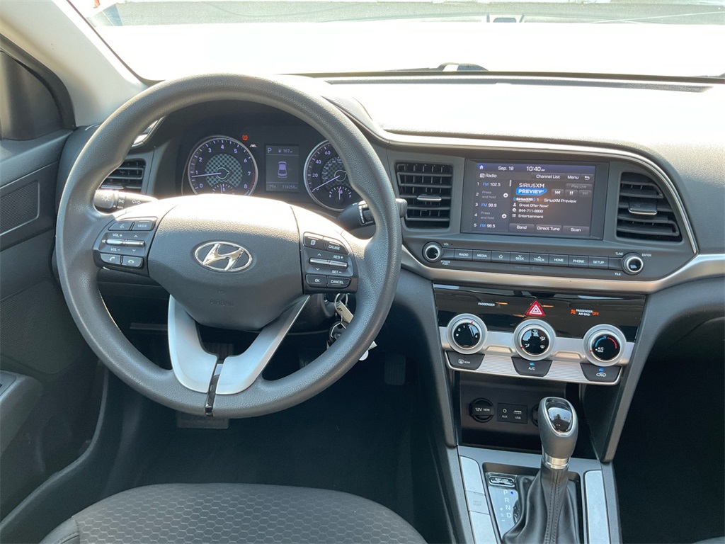 2019 Hyundai Elantra SEL photo 16