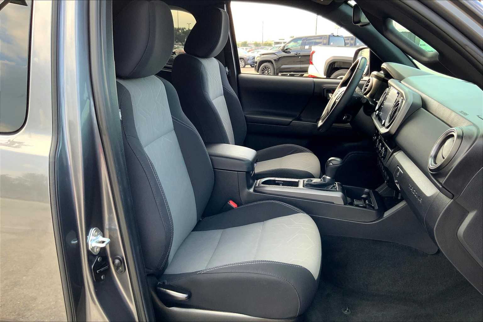 2023 Toyota Tacoma TRD Sport V6 photo 8
