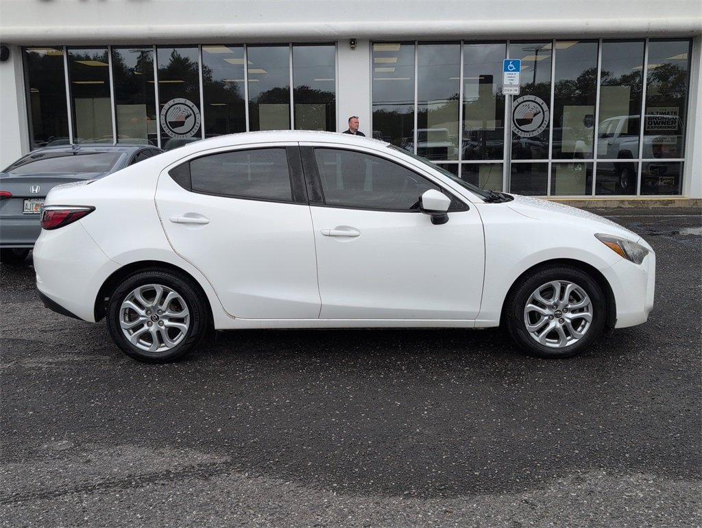 2017 Toyota Yaris iA Base photo 4