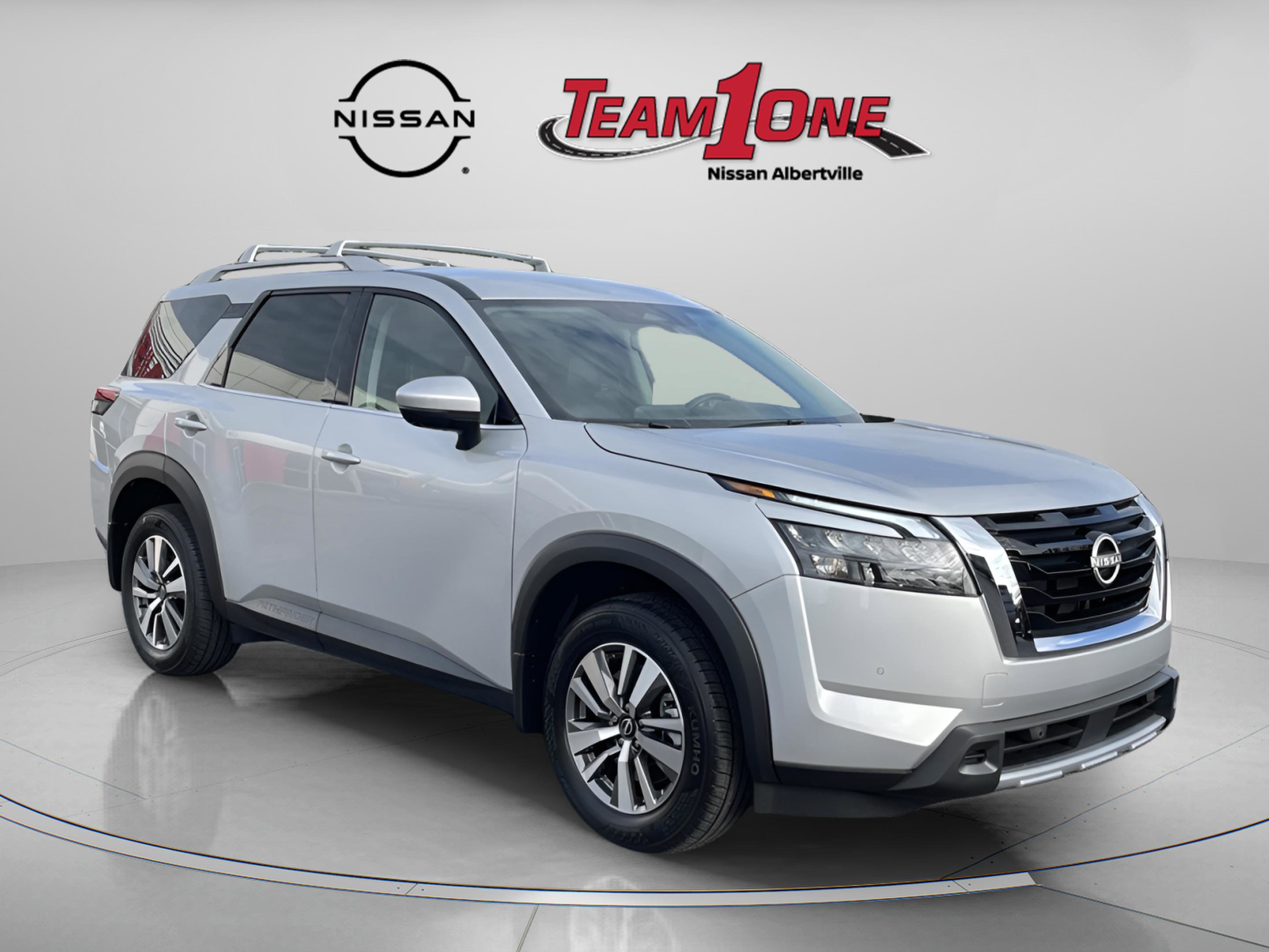 2025 Nissan Pathfinder SL's photo