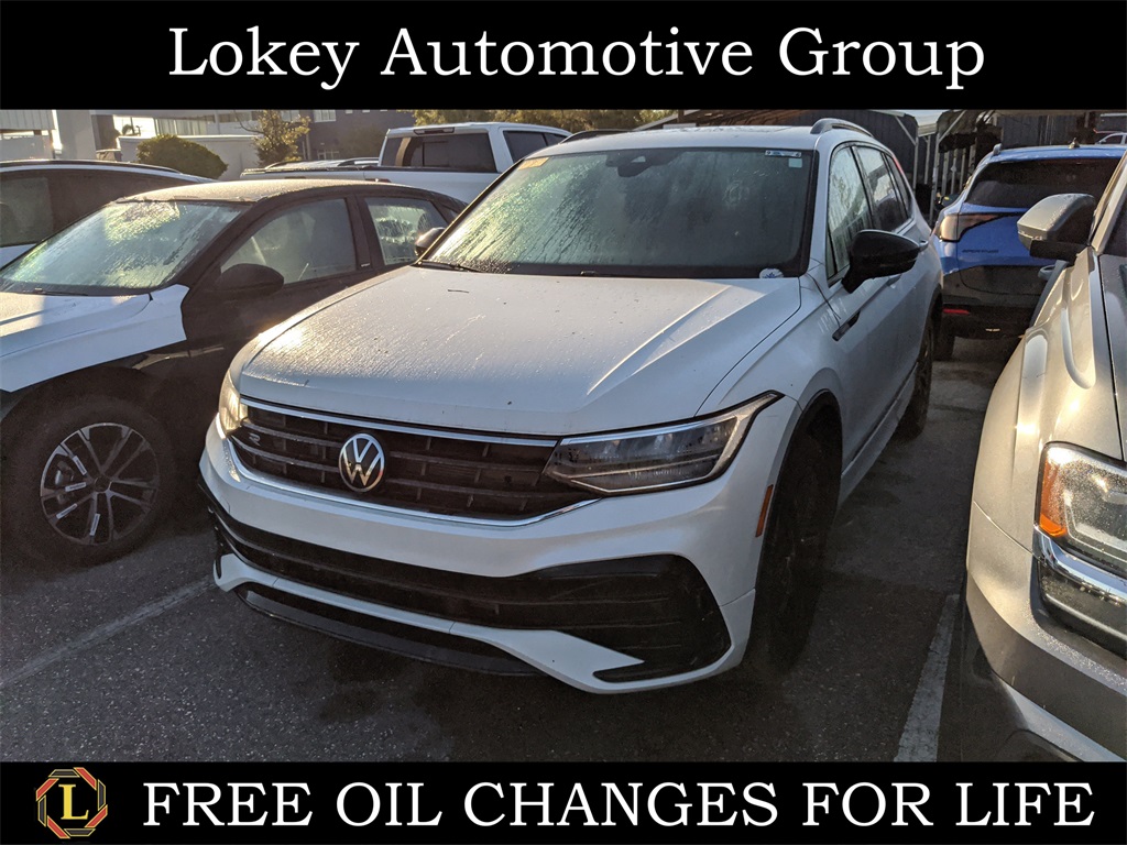 2022 Volkswagen Tiguan SE R-LINE BLACK's photo