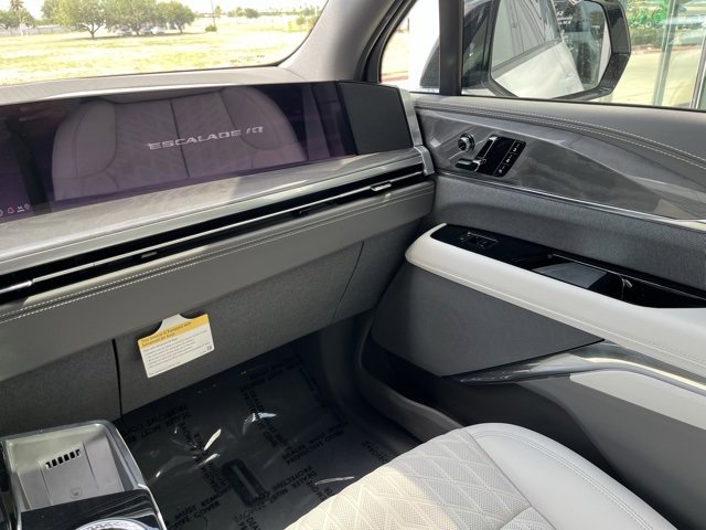 2025 Cadillac Escalade IQ photo 17