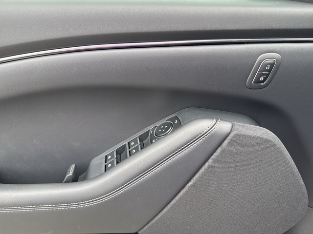 2025 Ford Mustang Mach-E Select photo 25