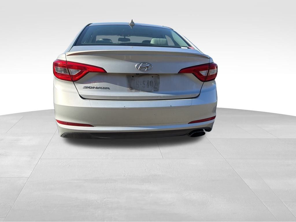 2015 Hyundai Sonata SE photo 2
