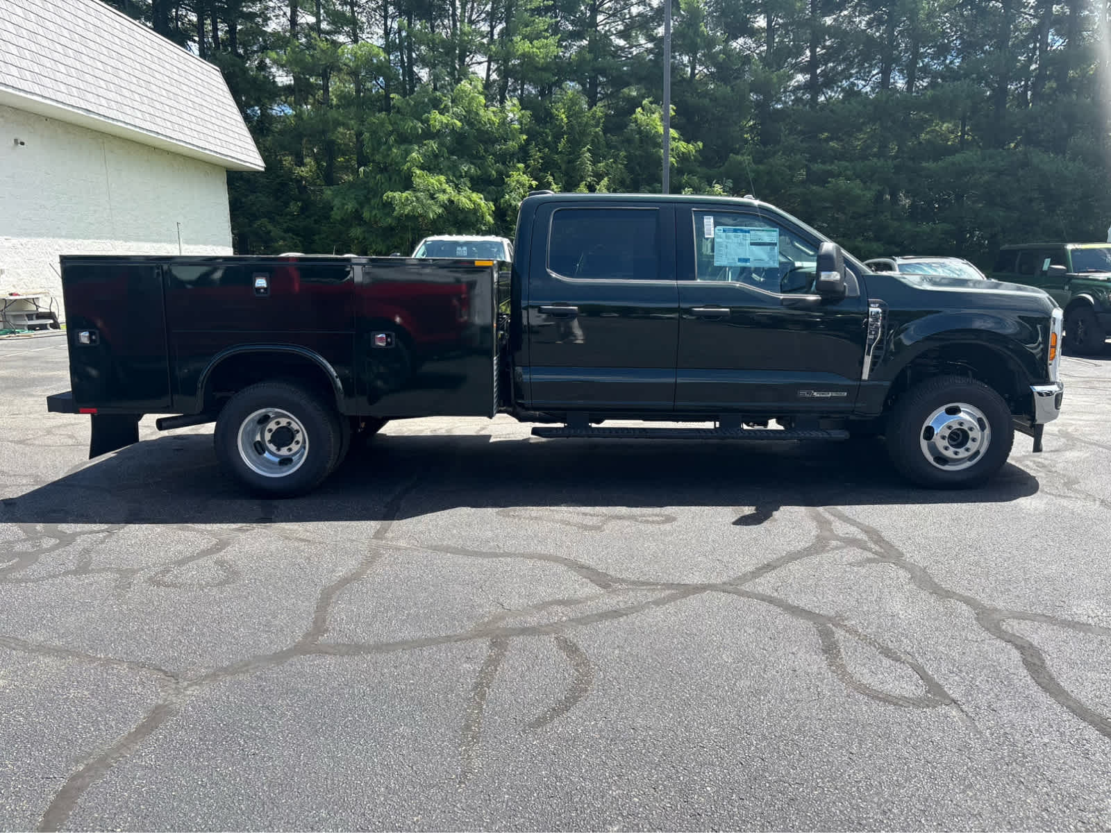 2025 Ford F-350 Super Duty Chassis Cab XLT - Photo 6