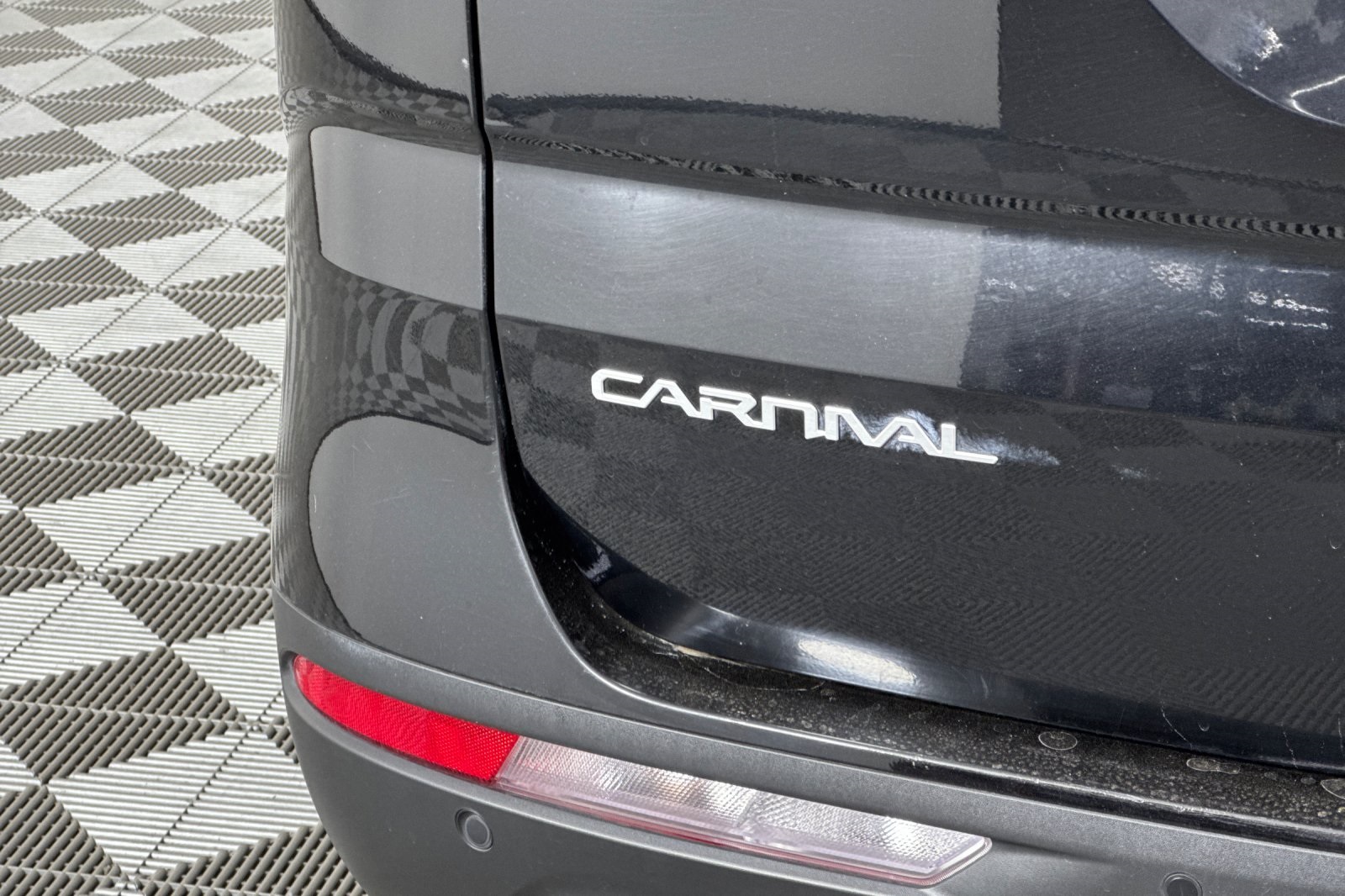 2024 Kia Carnival LX photo 25