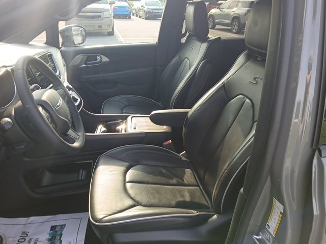 2025 Chrysler Pacifica Limited photo 19
