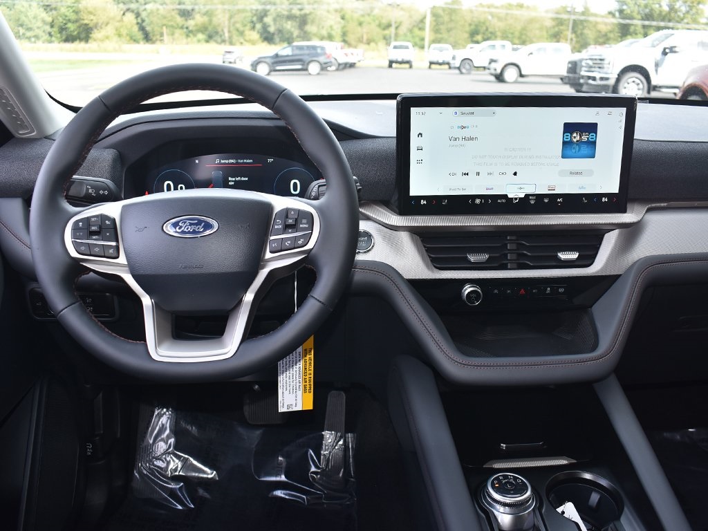2025 Ford Explorer photo 16