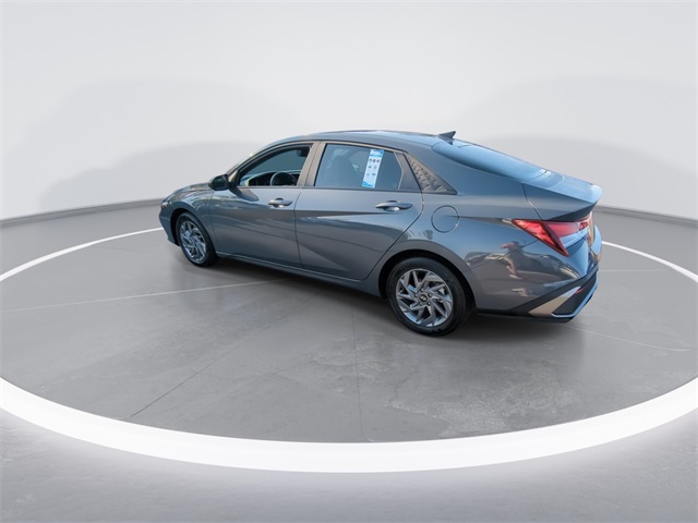 2024 Hyundai Elantra SEL photo 6