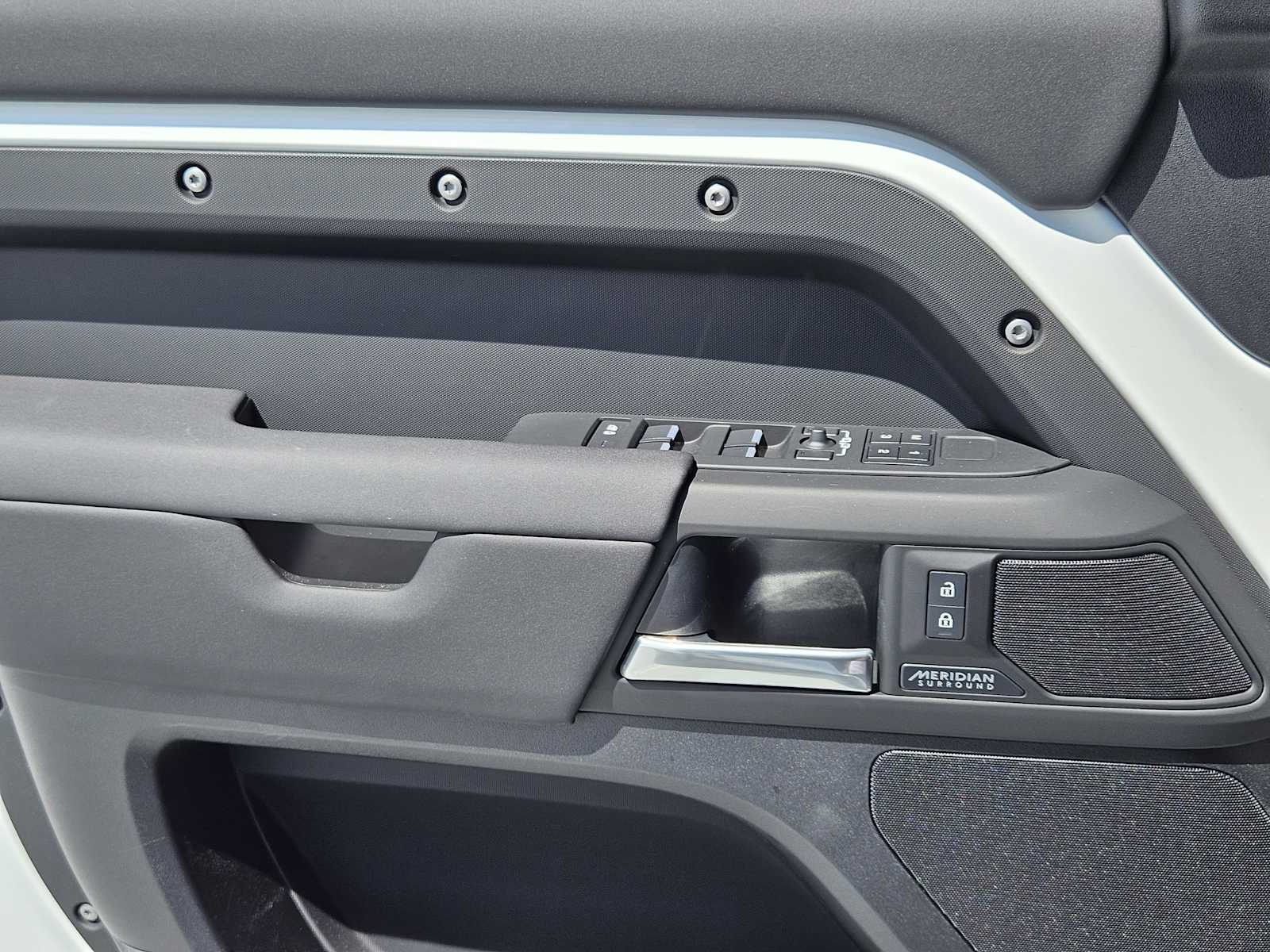 2025 Land Rover Defender 110 X-Dynamic SE photo 20