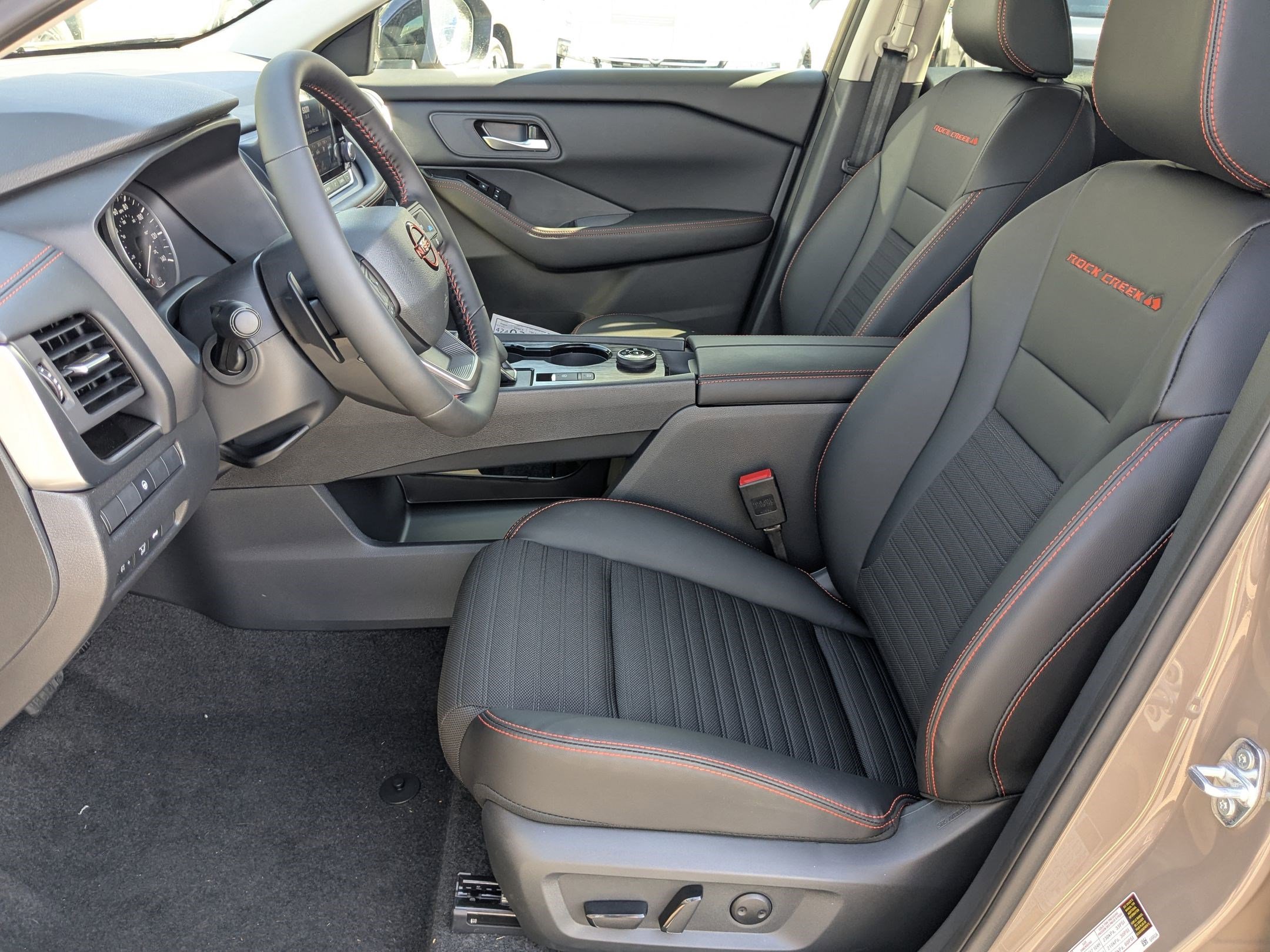 2026 Nissan Rogue SV photo 14