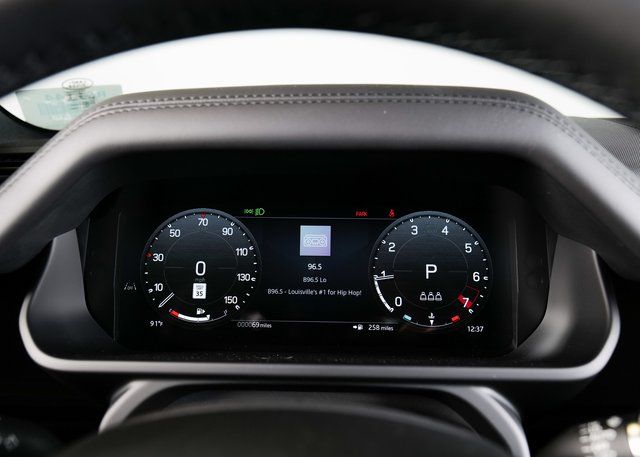 2025 Land Rover Defender 110 X-Dynamic SE photo 13