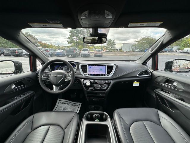 2026 Chrysler Pacifica photo 2