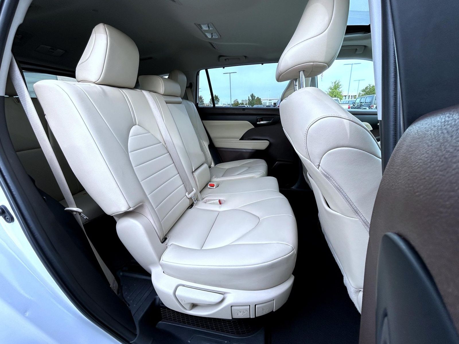 2022 Toyota Highlander Hybrid XLE photo 18