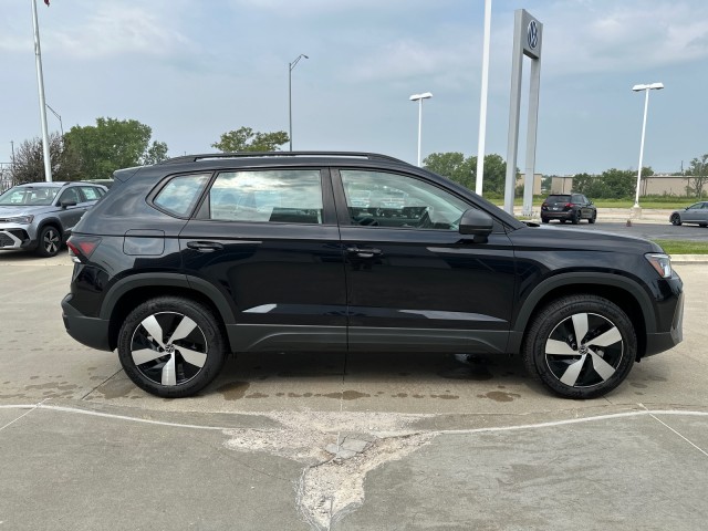 2025 Volkswagen Taos S photo 4