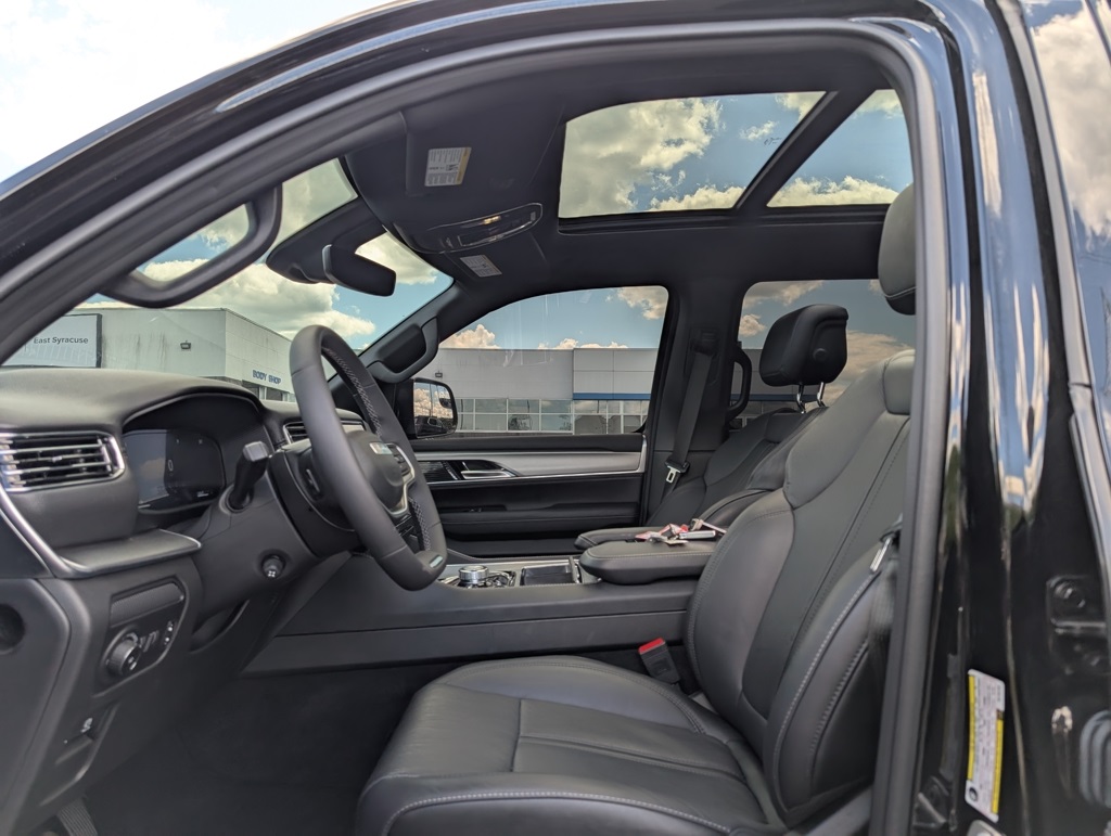 2024 Jeep Wagoneer Series II photo 2