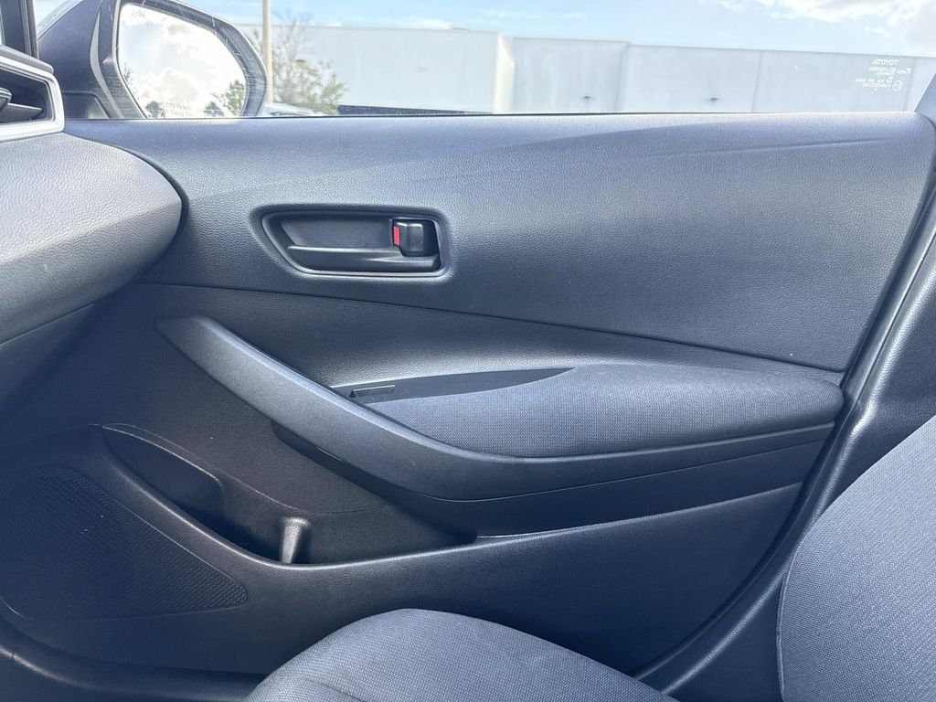 2022 Toyota Corolla LE photo 22