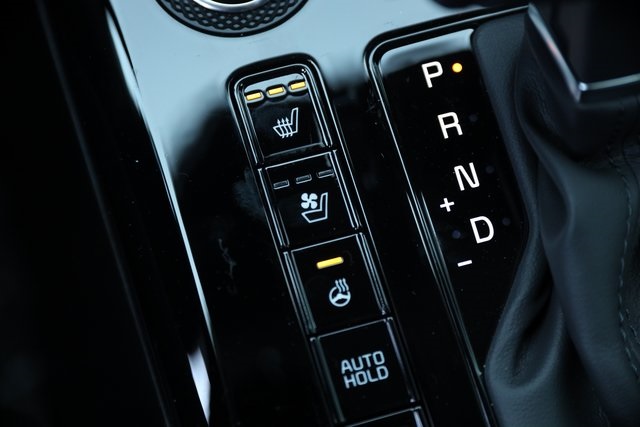 2025 Kia Niro SX Touring photo 4