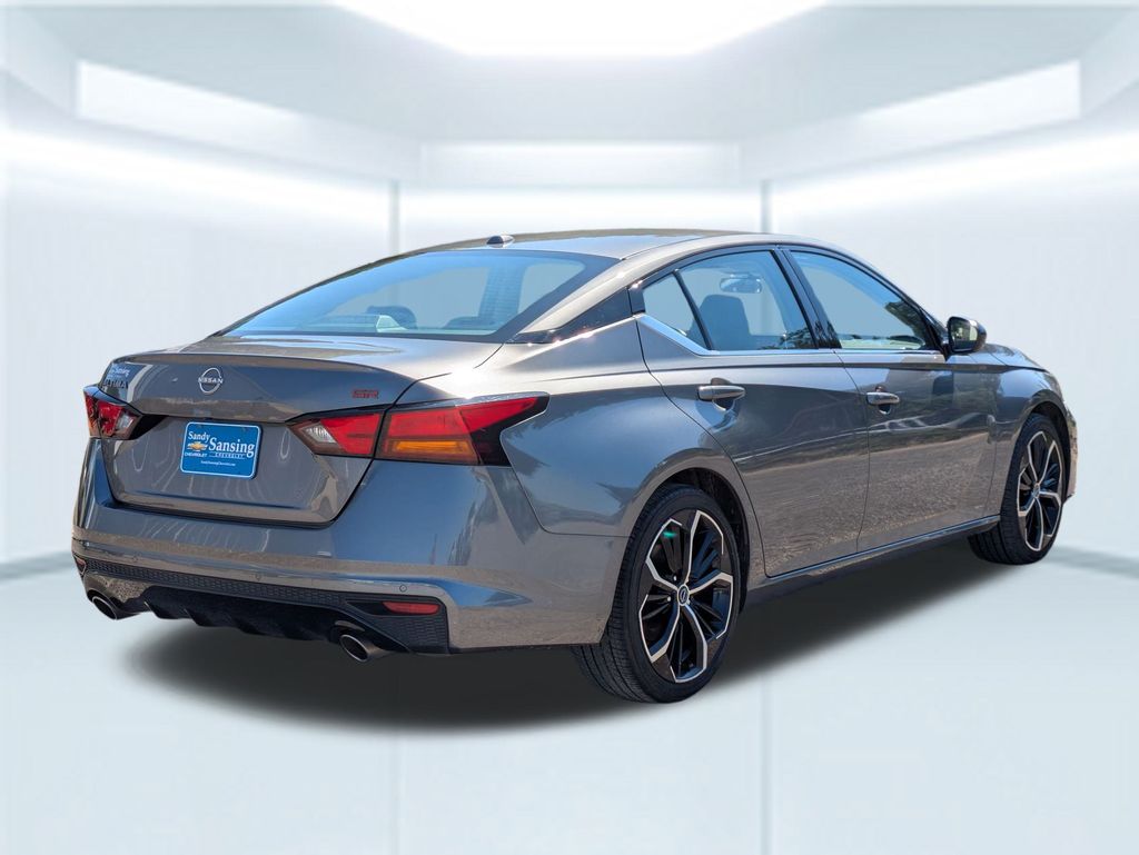 2024 Nissan Altima 2.5 SR photo 3
