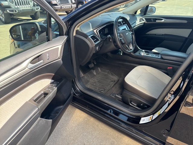 2019 Ford Fusion SE photo 14
