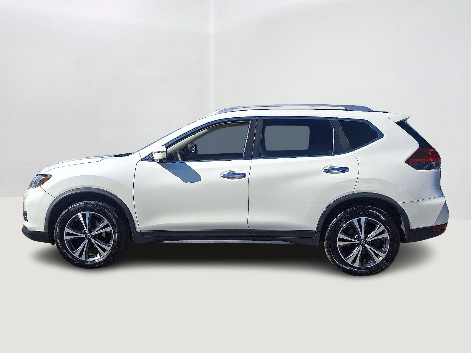 2019 Nissan Rogue SV photo 5