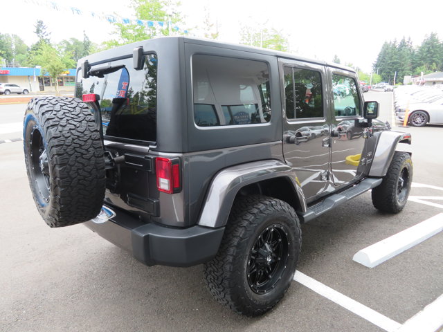 2017 Jeep Wrangler Unlimited Sahara photo 5