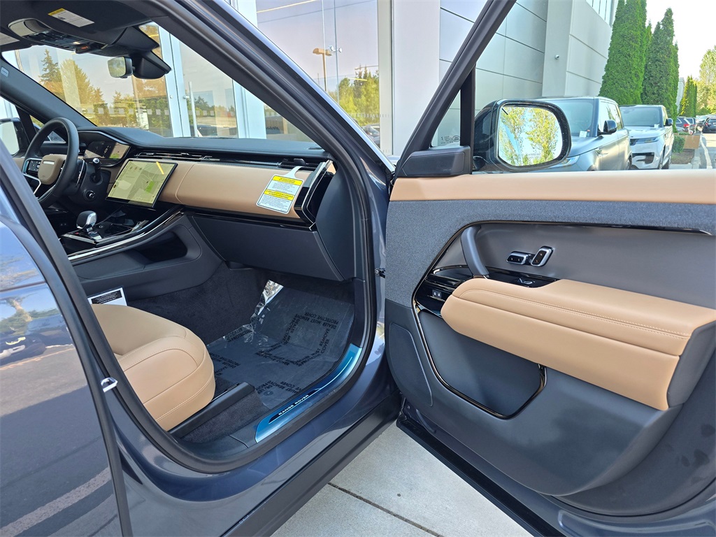 2025 Land Rover Range Rover Sport SE photo 28