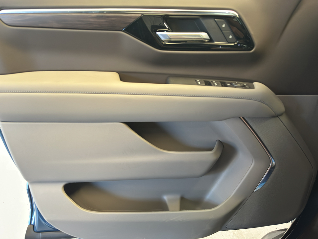 2025 Chevrolet Tahoe LS photo 13
