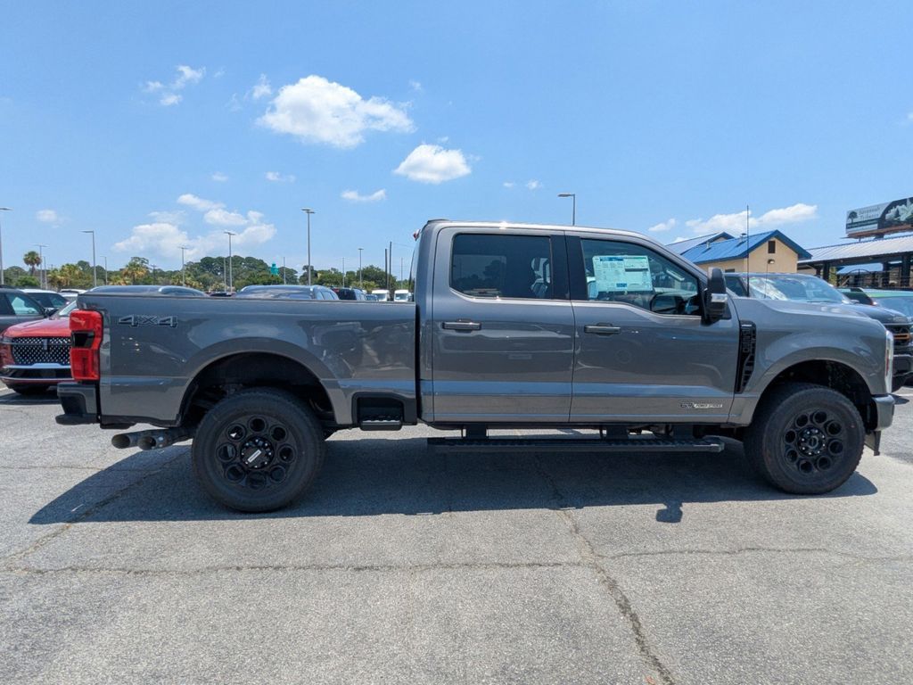 2025 Ford F-250 Lariat photo 3