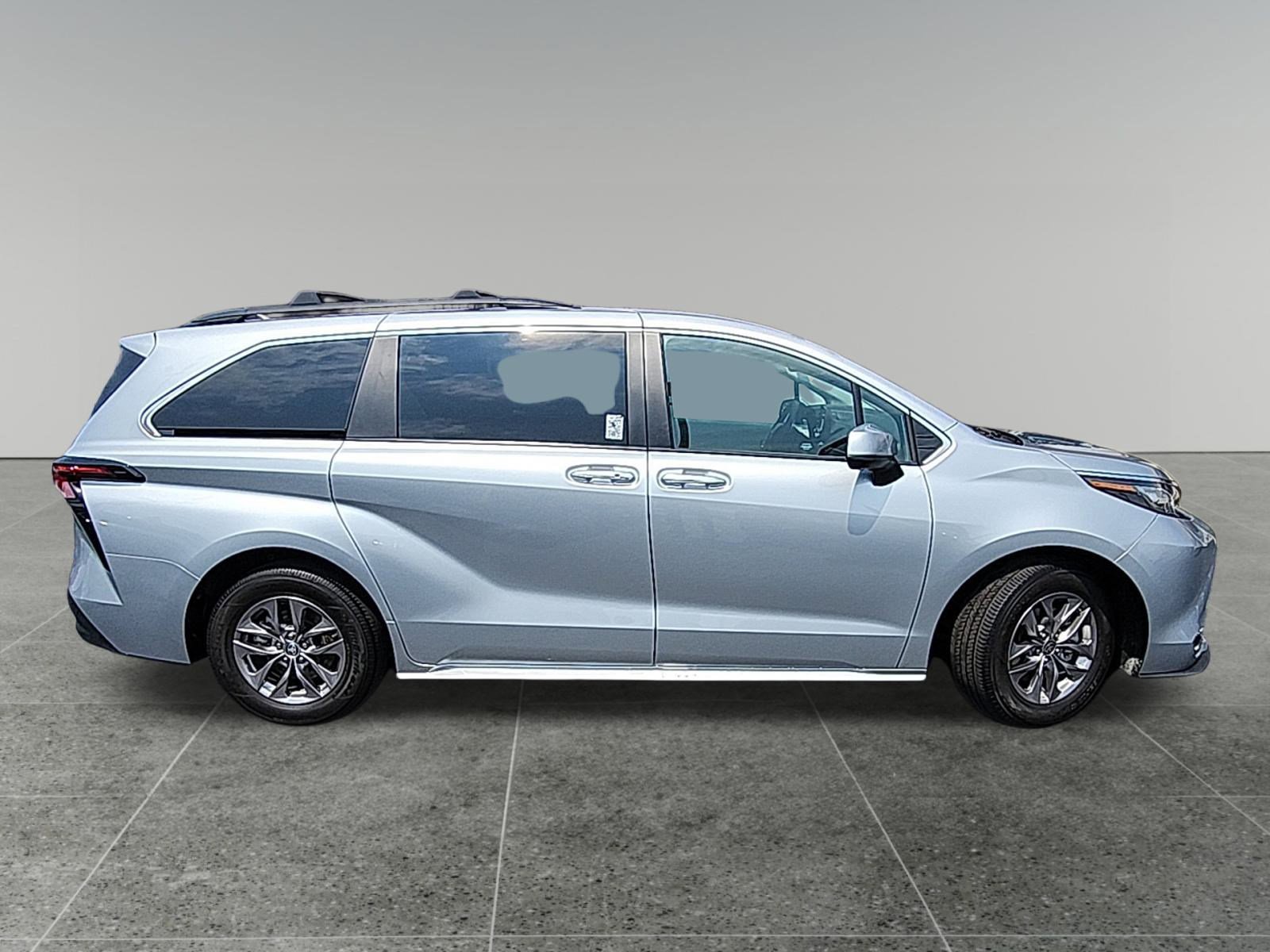 2023 Toyota Sienna XLE photo 8