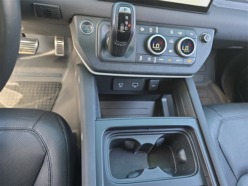 2022 Land Rover Defender 110 S photo 25
