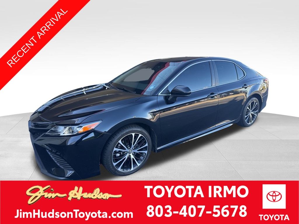 2019 Toyota Camry SE's photo