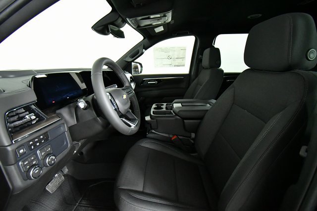 2026 Chevrolet Suburban LS photo 4