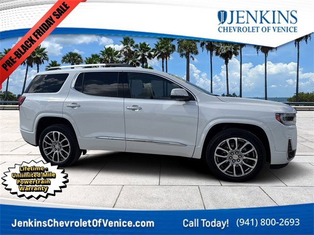 2023 GMC Acadia Denali's photo