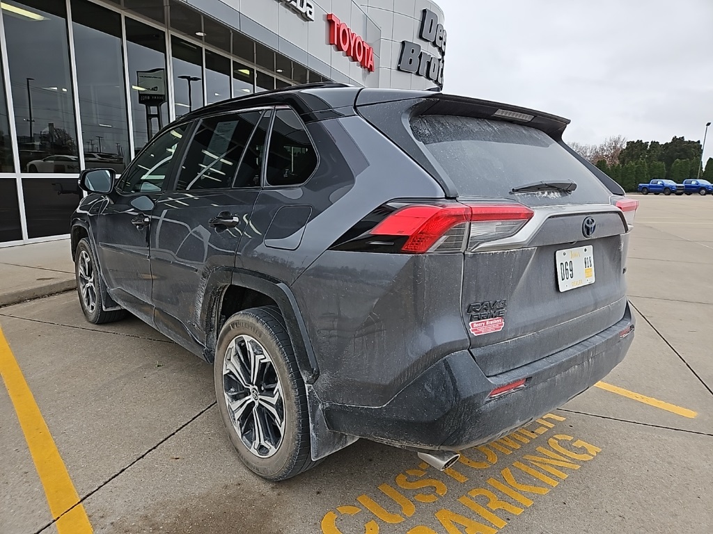 2022 Toyota RAV4 Prime XSE photo 2