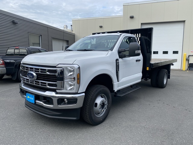 2025 Ford F-350 photo 2