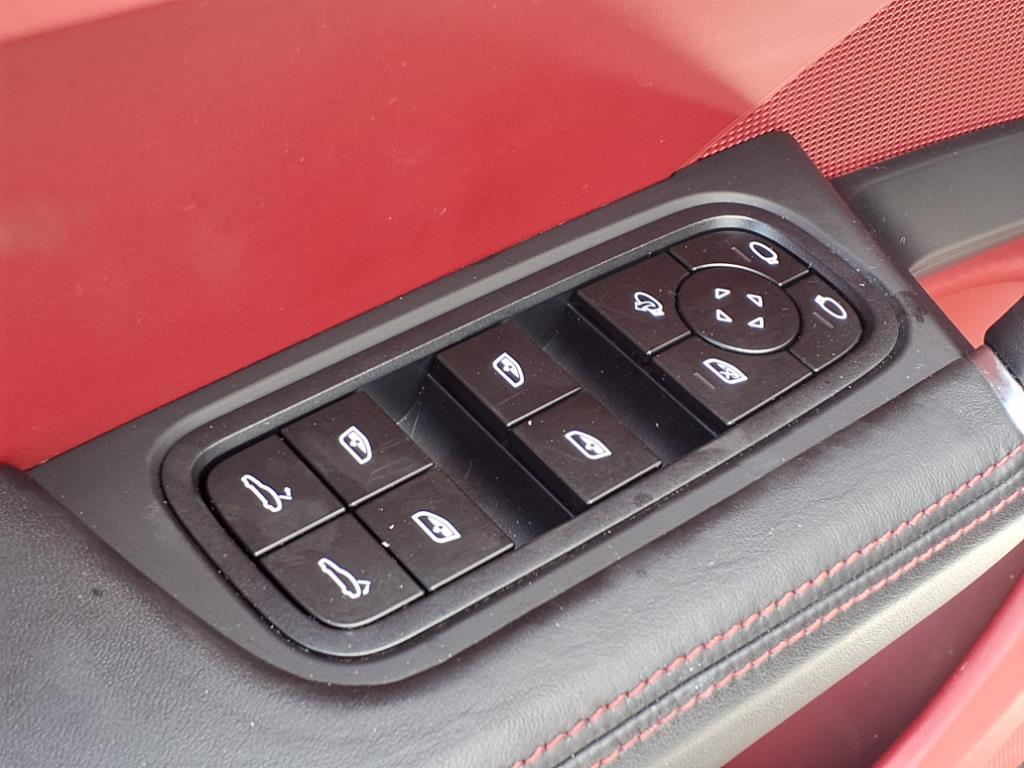 2023 Porsche Cayenne Base photo 10