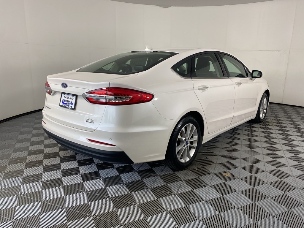 2020 Ford Fusion Hybrid SEL photo 9