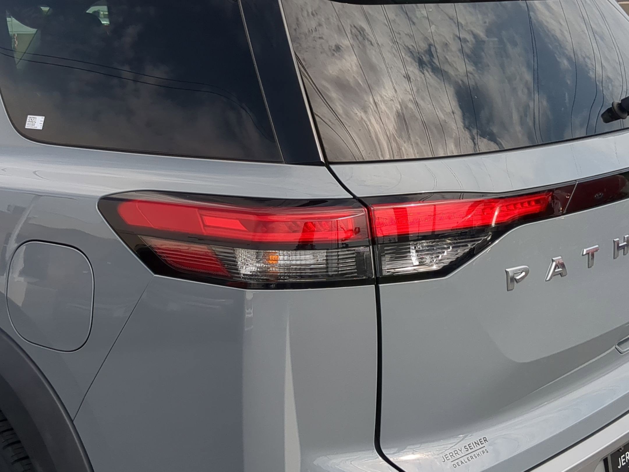 2022 Nissan Pathfinder SL photo 11