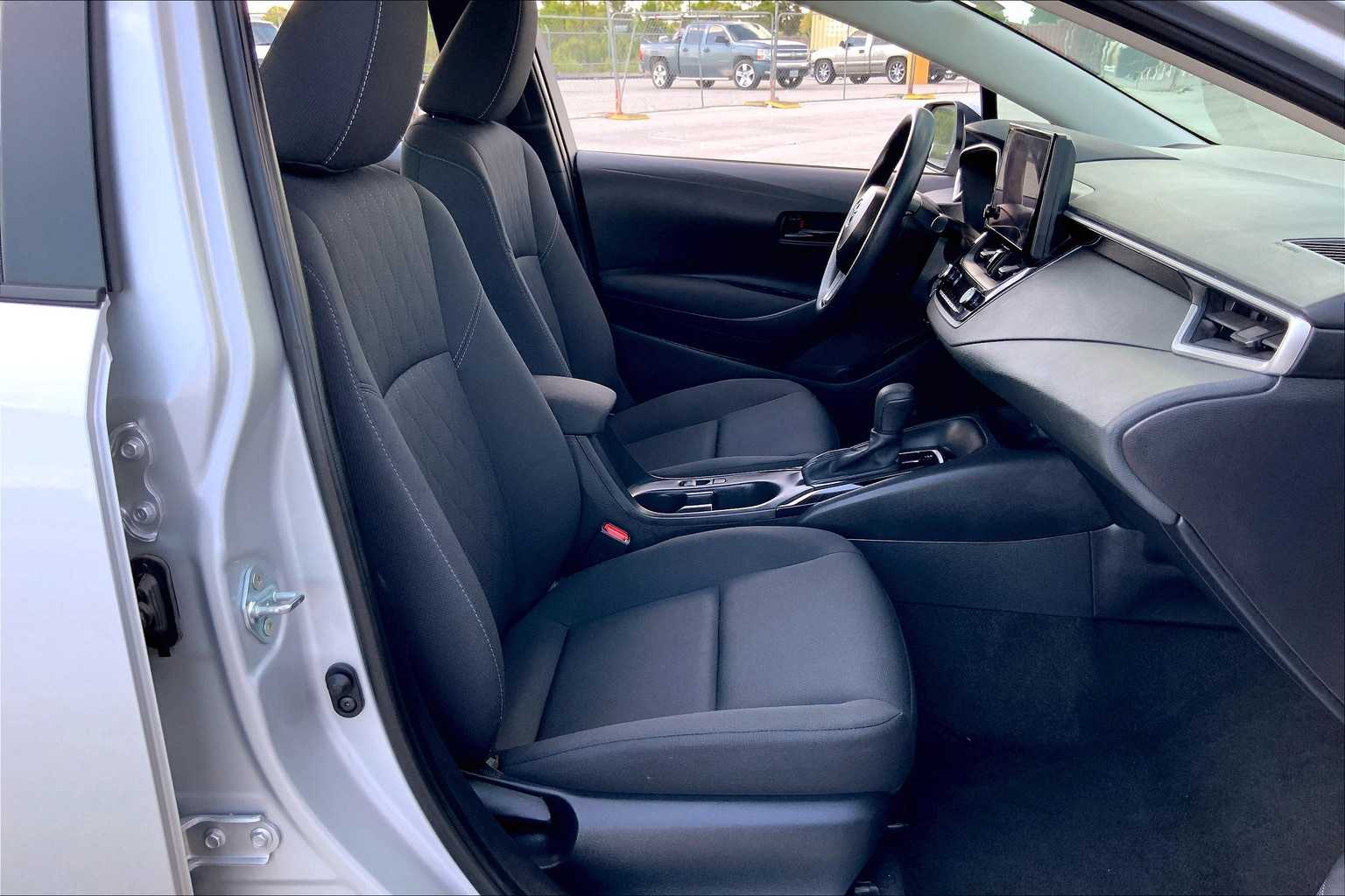 2024 Toyota Corolla LE photo 8
