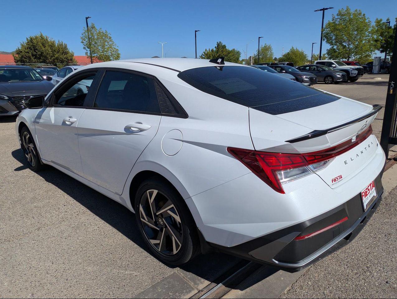 2025 Hyundai Elantra Hybrid SEL Sport photo 4