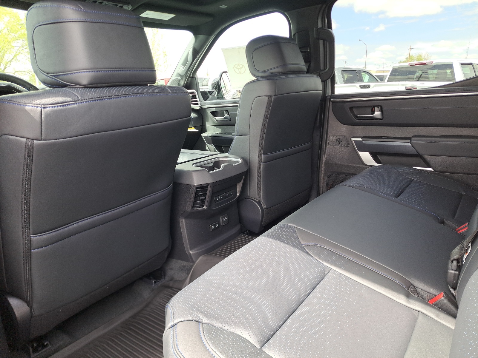 2025 Toyota Tundra Platinum CrewMax photo 22