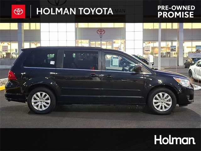 2012 Volkswagen Routan SE's photo