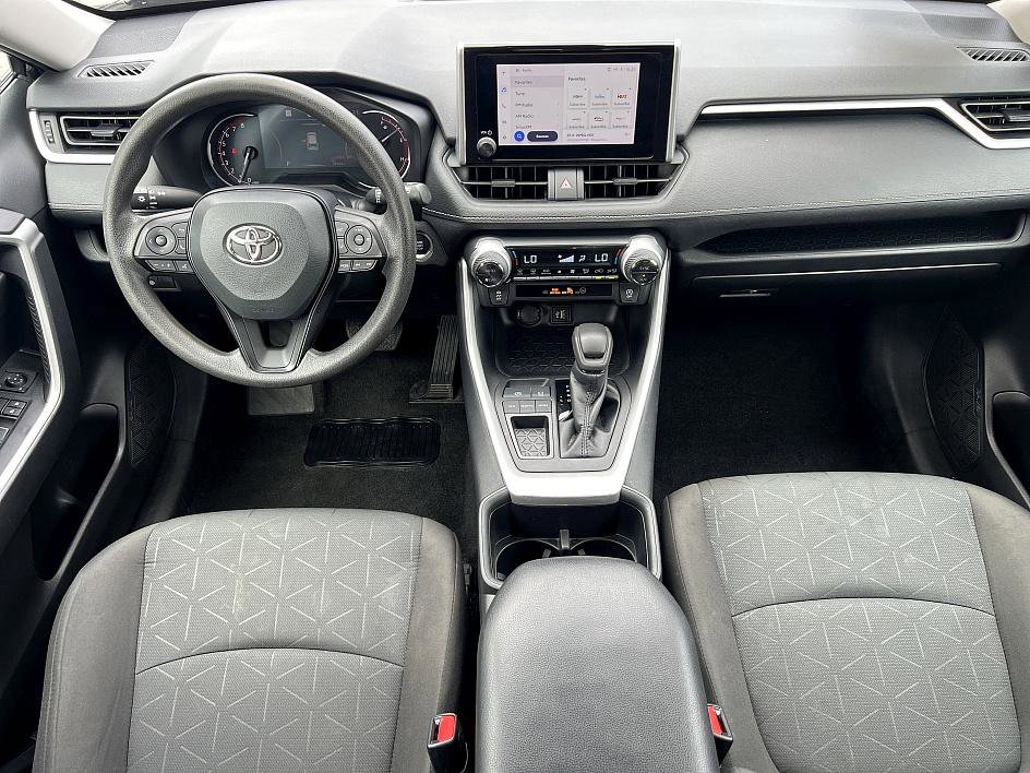 2023 Toyota RAV4 XLE photo 16