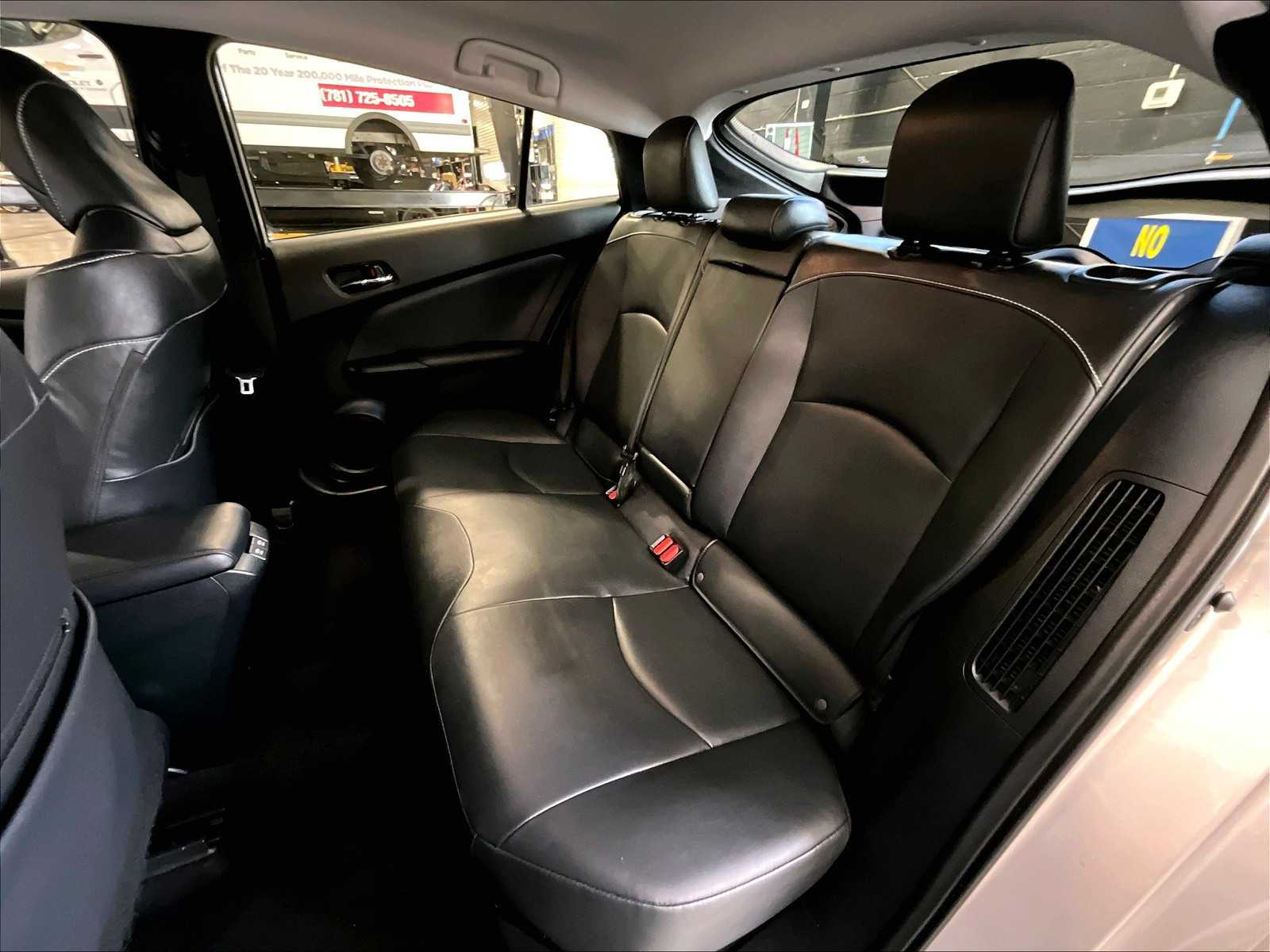 2020 Toyota Prius Prime XLE photo 14