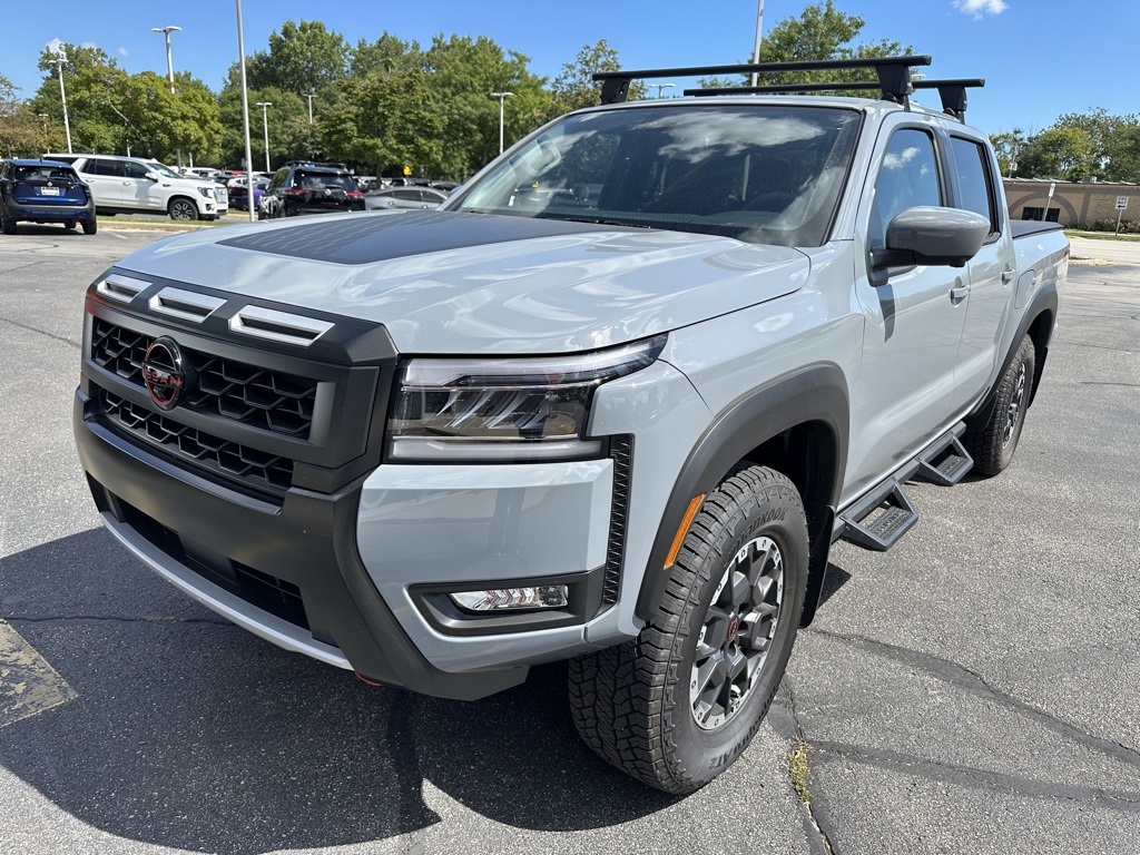 2025 Nissan Frontier PRO-4X photo 2