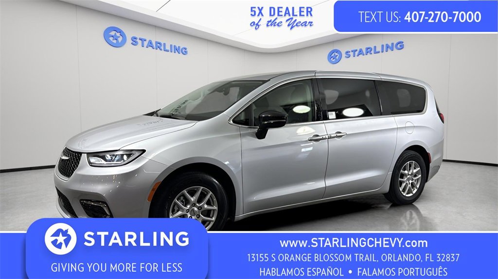 2024 Chrysler Pacifica Touring L's photo