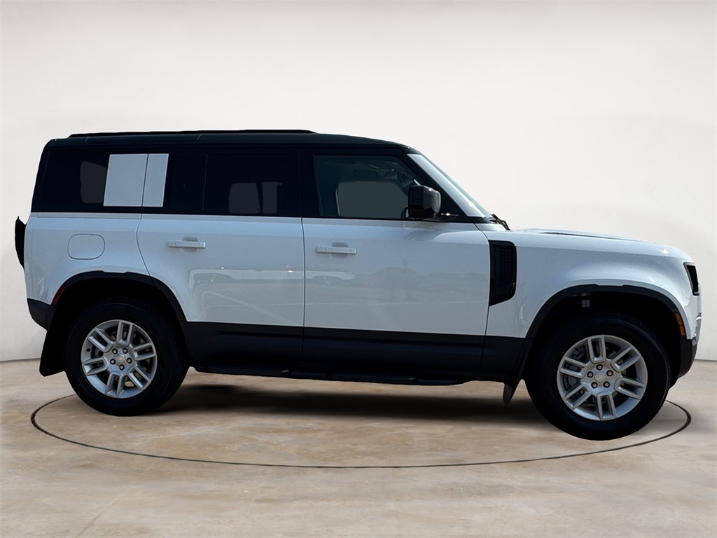 2025 Land Rover Defender 110 S photo 6