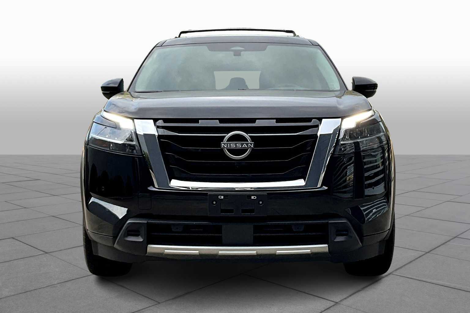 2024 Nissan Pathfinder Platinum photo 3